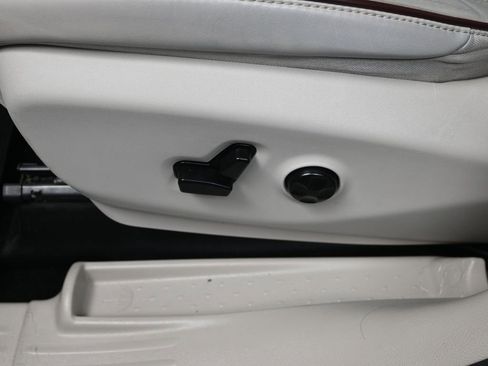 Used 2018 Chrysler Pacifica Limited image 12