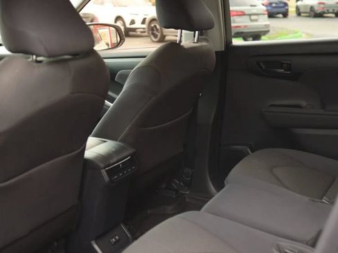 Used 2020 Toyota Highlander L AWD/4WD image 33