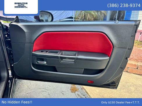 Used 2014 Dodge Challenger SXT image 9