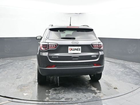 Used 2024 Jeep Compass Latitude image 10