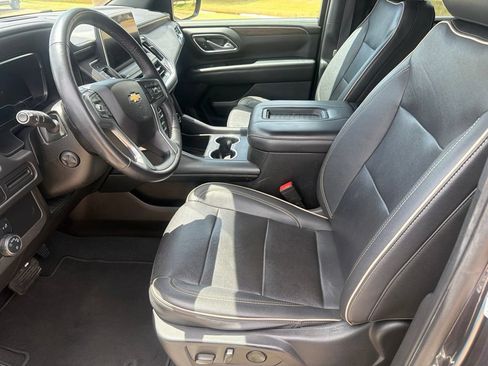 Used 2022 Chevrolet Suburban Premier AWD/4WD image 18