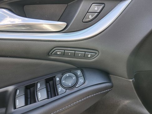Used 2020 Buick Enclave Avenir w/ Avenir Technology Package AWD/4WD image 28