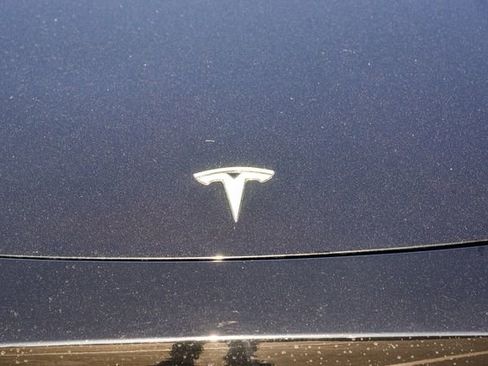 Used 2023 Tesla Model Y Long Range image 11