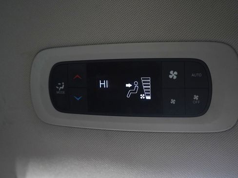 Used 2018 Chrysler Pacifica Touring-L Plus image 17