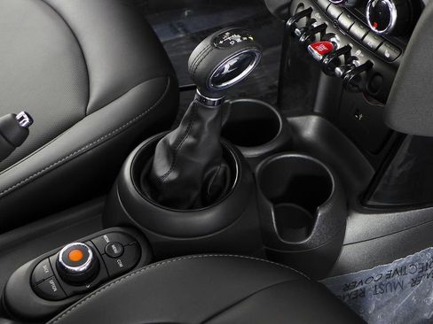 Used 2019 MINI Cooper 4-Door Hardtop image 15