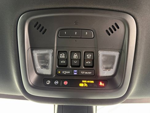 Used 2023 Chevrolet Traverse RS image 29