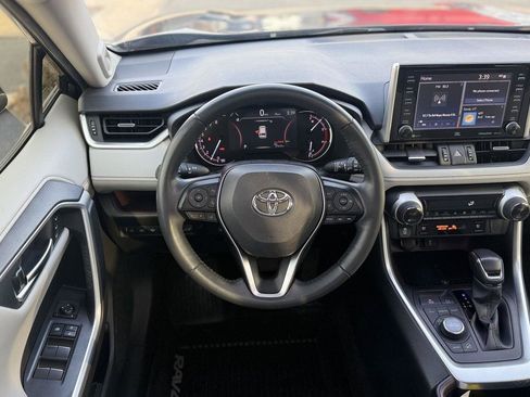 Used 2020 Toyota RAV4 Limited image 25