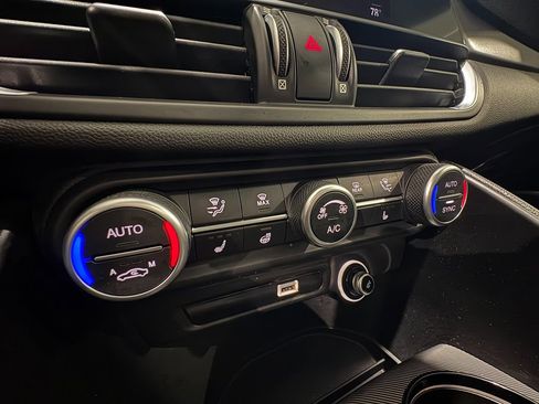 Used 2021 Alfa Romeo Giulia Ti Sport image 23