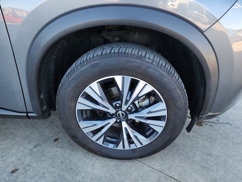 Used 2023 Nissan Rogue SV image 9