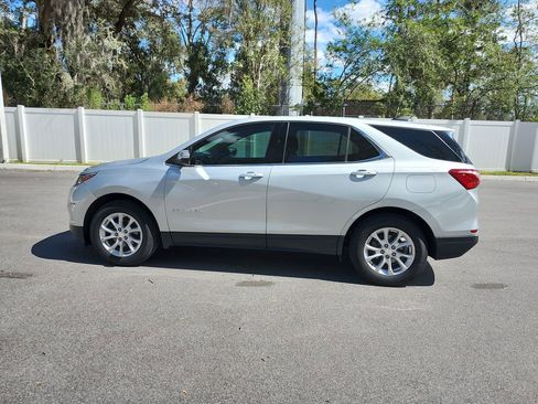 Used 2018 Chevrolet Equinox LT image 2