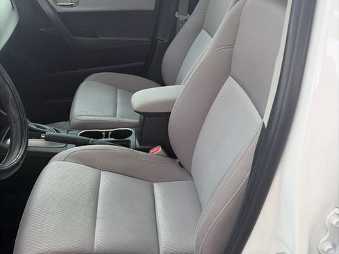 Used 2016 Toyota Corolla LE FWD image 18