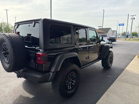 Used 2024 Jeep Wrangler Unlimited Rubicon w/ XTREMEE 35" Tire Package image 19