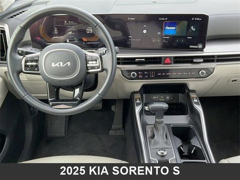 Certified 2025 Kia Sorento S image 11