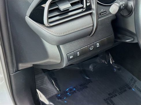 Used 2020 Toyota Camry XLE image 10