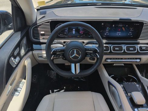 Used 2024 Mercedes-Benz GLS 580 4MATIC image 16