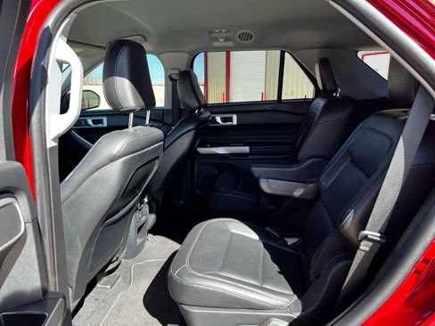 Used 2019 Ford Explorer XLT w/ Equipment Group 202A FWD image 26