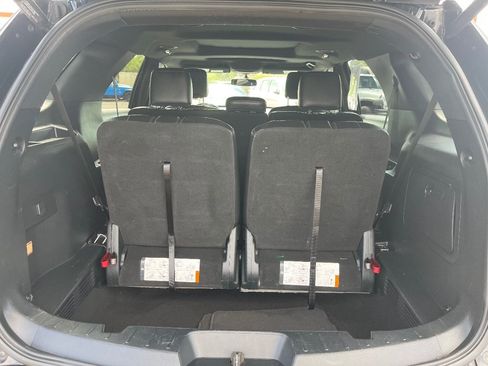 Used 2018 Ford Explorer XLT w/ Equipment Group 202A FWD image 33