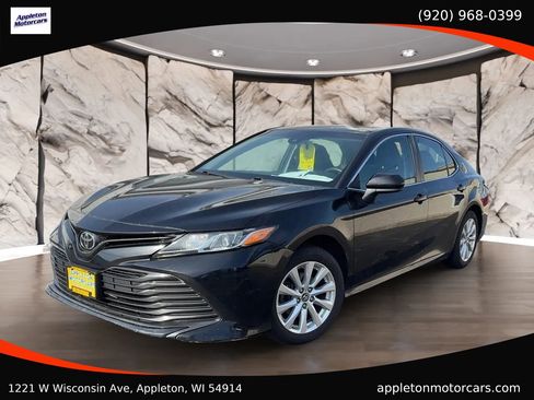 Used 2018 Toyota Camry LE FWD image 1