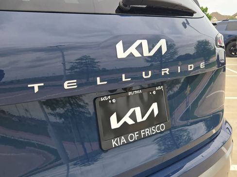 Used 2025 Kia Telluride SX image 11