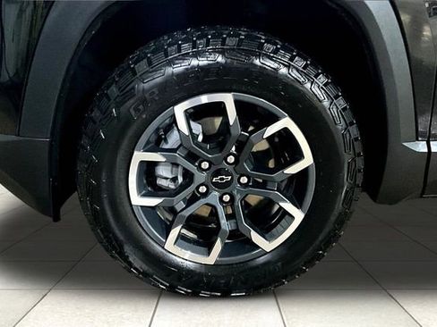 Used 2025 Chevrolet Equinox ACTIV image 9