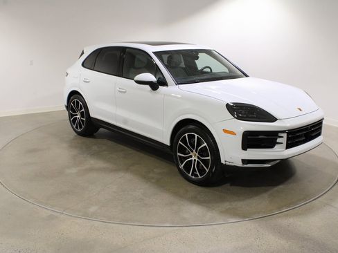 Used 2024 Porsche Cayenne image 7