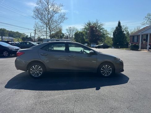 Used 2019 Toyota Corolla XLE FWD image 5