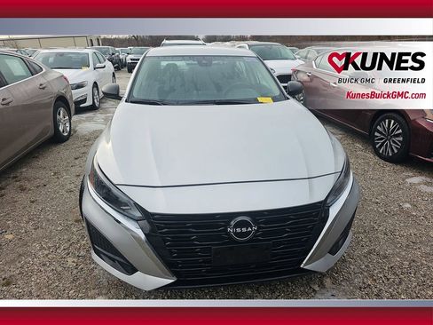 Used 2024 Nissan Altima 2.5 SV image 4