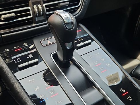 Certified 2026 Porsche Macan AWD/4WD image 32