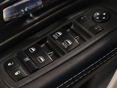 Used 2018 Dodge Grand Caravan SXT FWD image 27