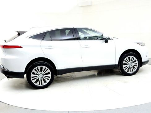 Certified 2024 Toyota Venza XLE image 6