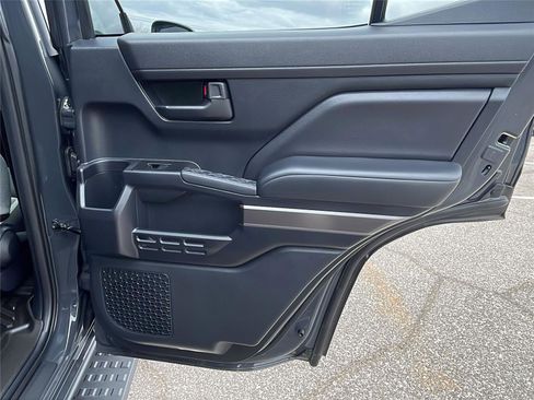 Used 2025 Toyota 4Runner TRD Off-Road image 15