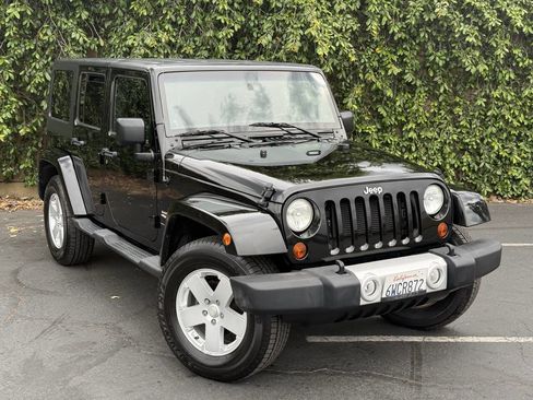 Used 2012 Jeep Wrangler Unlimited Sahara w/ Connectivity Group AWD/4WD image 2