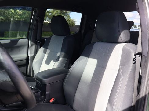 Used 2021 Toyota Tacoma TRD Sport AWD/4WD image 13