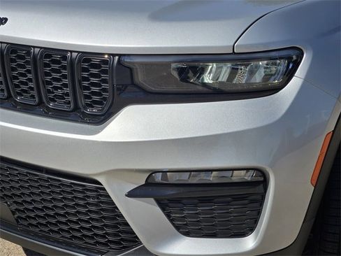 New 2025 Jeep Grand Cherokee Limited w/ Black Appearance Package image 6