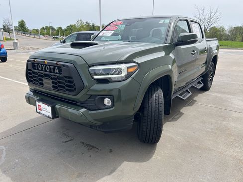 Certified 2021 Toyota Tacoma TRD Sport w/ Technology Package AWD/4WD image 3