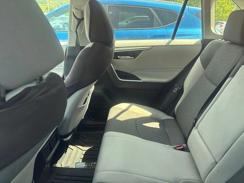 Used 2019 Toyota RAV4 XLE FWD image 6