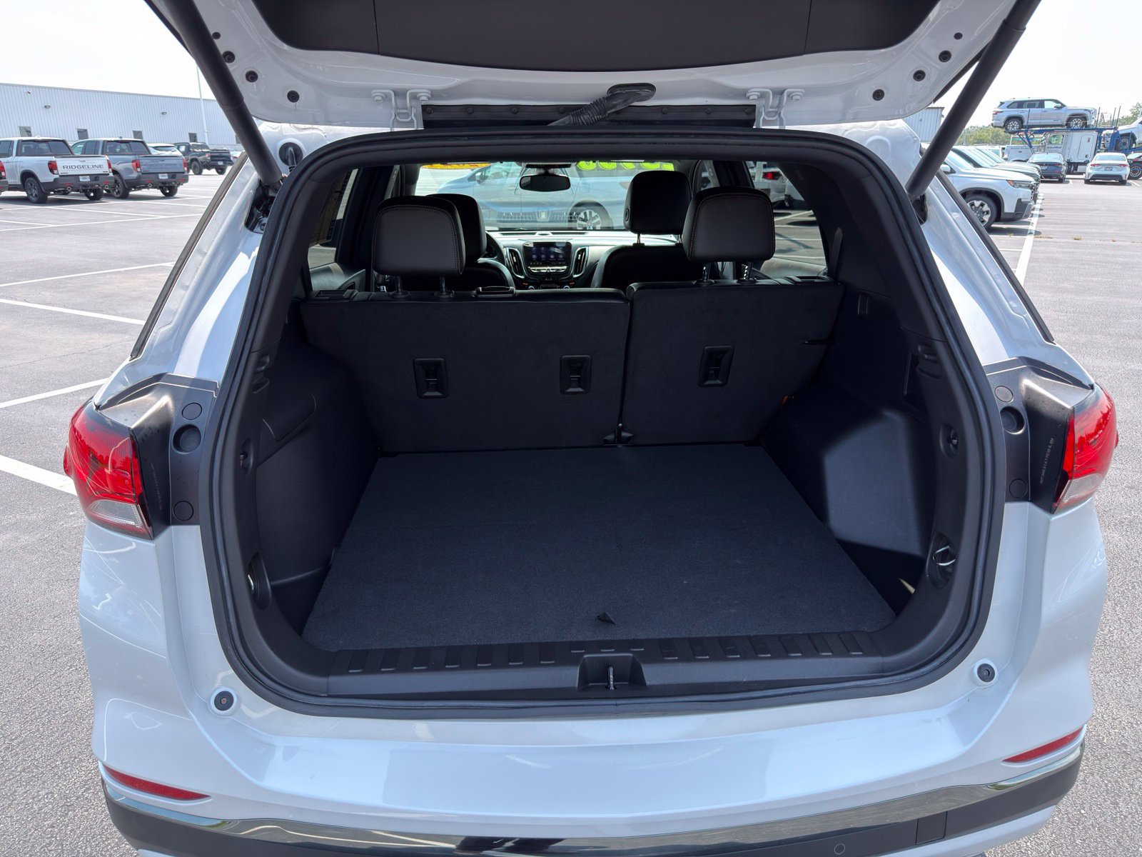 Used 2024 Chevrolet Equinox Premier FWD image 31