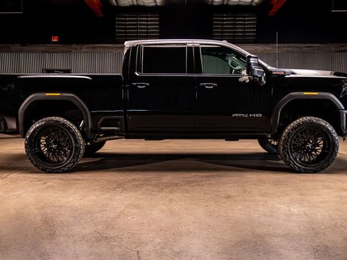Used 2026 GMC Sierra 3500 AT4 w/ AT4 Premium Plus Package AWD/4WD image 11