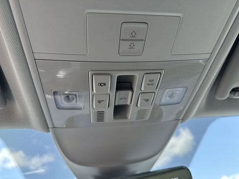 New 2025 Volkswagen Taos SE AWD/4WD image 12