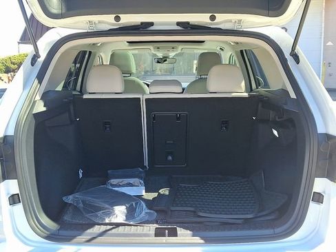 Certified 2025 Volkswagen Taos SE w/ Panoramic Sunroof Package image 30