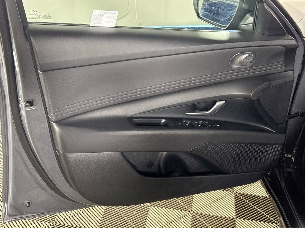 Used 2025 Hyundai Elantra SEL FWD image 10