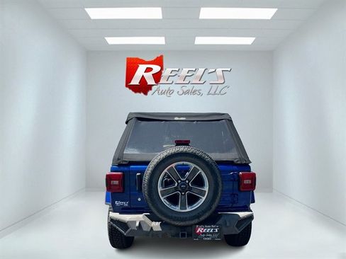 Used 2018 Jeep Wrangler Unlimited Sahara w/ Cold Weather Group AWD/4WD image 10