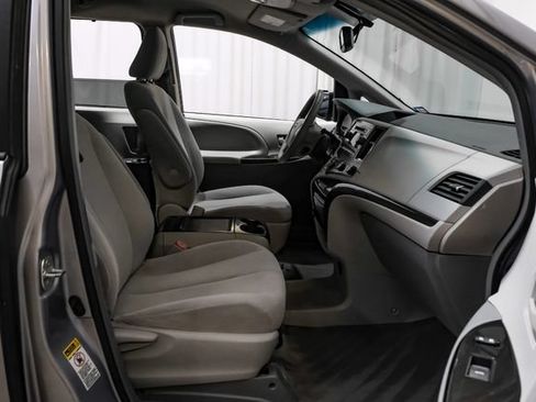 Used 2012 Toyota Sienna LE FWD image 36