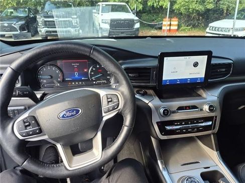 Used 2022 Ford Explorer XLT w/ Equipment Group 202A AWD/4WD image 5