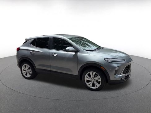 Used 2025 Buick Encore GX Preferred FWD image 2