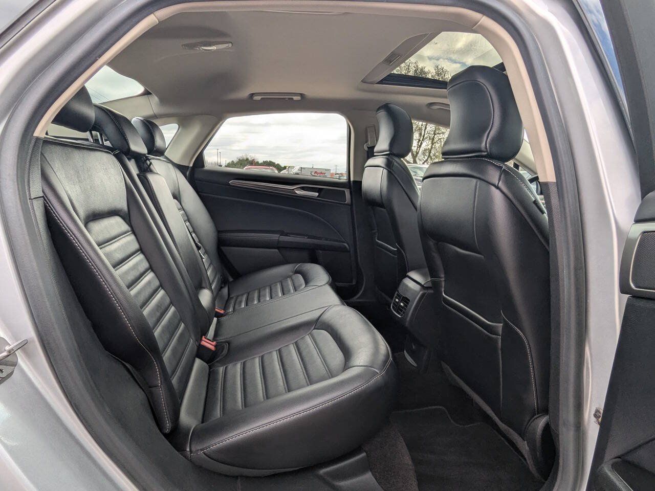 Used 2017 Ford Fusion SE w/ Fusion SE Technology Package AWD/4WD image 15