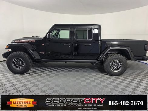 New 2025 Jeep Gladiator Mojave image 4