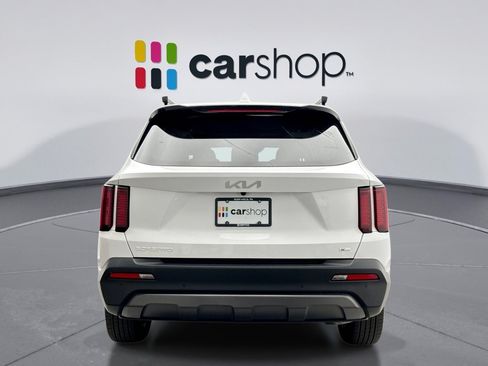 Used 2023 Kia Sorento S w/ Panoramic Sunroof Package AWD/4WD image 4
