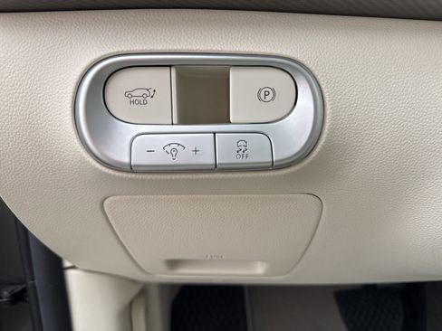 Used 2024 Genesis GV60 RWD image 23