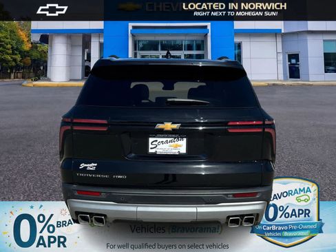 Used 2025 Chevrolet Traverse LT w/ Sun and Wheel Package image 7